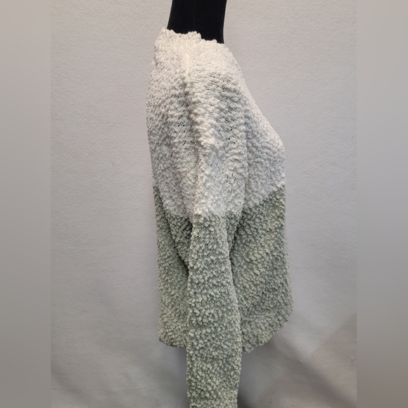 BOBEAU Size Small High Low Long Sleeve Colorblock Sweater in Ivory and S… - Picture 2 of 11